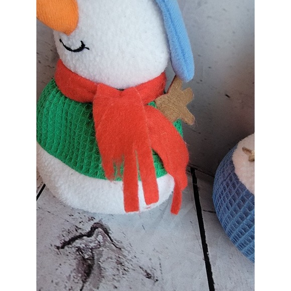 Hallmark 2 CHILL BUDDYSNOWMAN WITH BELL 6" Plush Stuffed Animal Toy - Picture 3 of 8